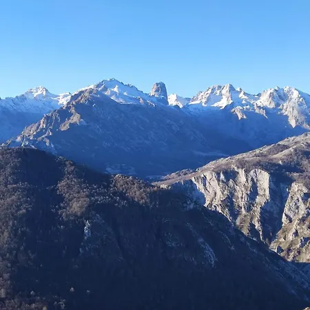 La Casina De De Cabrales Dentro Del Parque Nacional Picos De Europa * Tielve