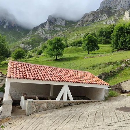 La Casina De De Cabrales Dentro Del Parque Nacional Picos De Europa Tatil Evi