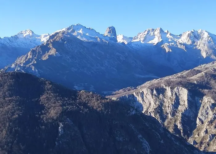 La Casina De De Cabrales Dentro Del Parque Nacional Picos De Europa * Tielve